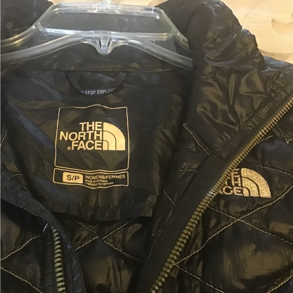 NORTH FACE jacket, black with stitching, zipped front, two side pockets, small - Picture 12 of 12